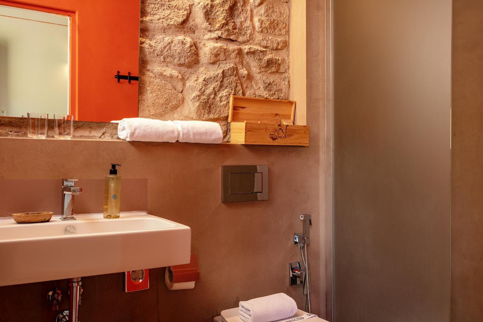 Valdonica Winery Fine Dine & Wine Hotel Sassofortino Room photo
